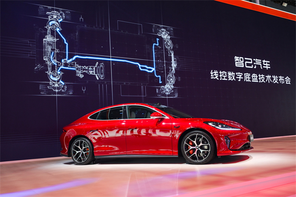 智己汽車發(fā)布線控?cái)?shù)字底盤技術(shù)，今年下半年率先量產(chǎn)上車線控底盤 開啟“具身智能”新時(shí)代